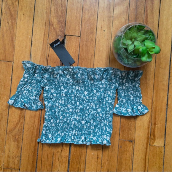 SOLD - NWT Nasty Gal Off-Shoulder Shirred Crop Top - Picture 5 of 6